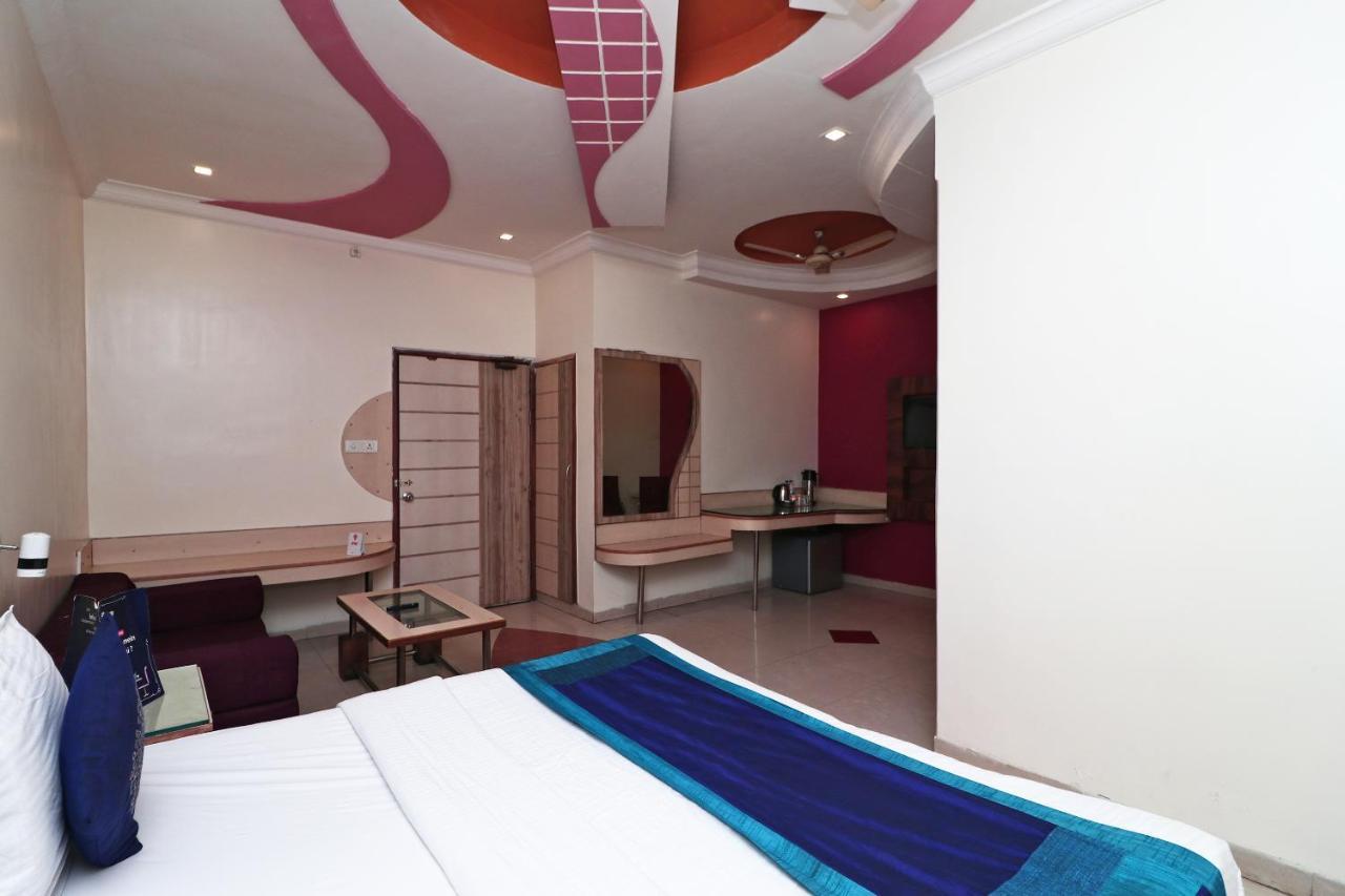 Hotel Deep Kánpur Kültér fotó