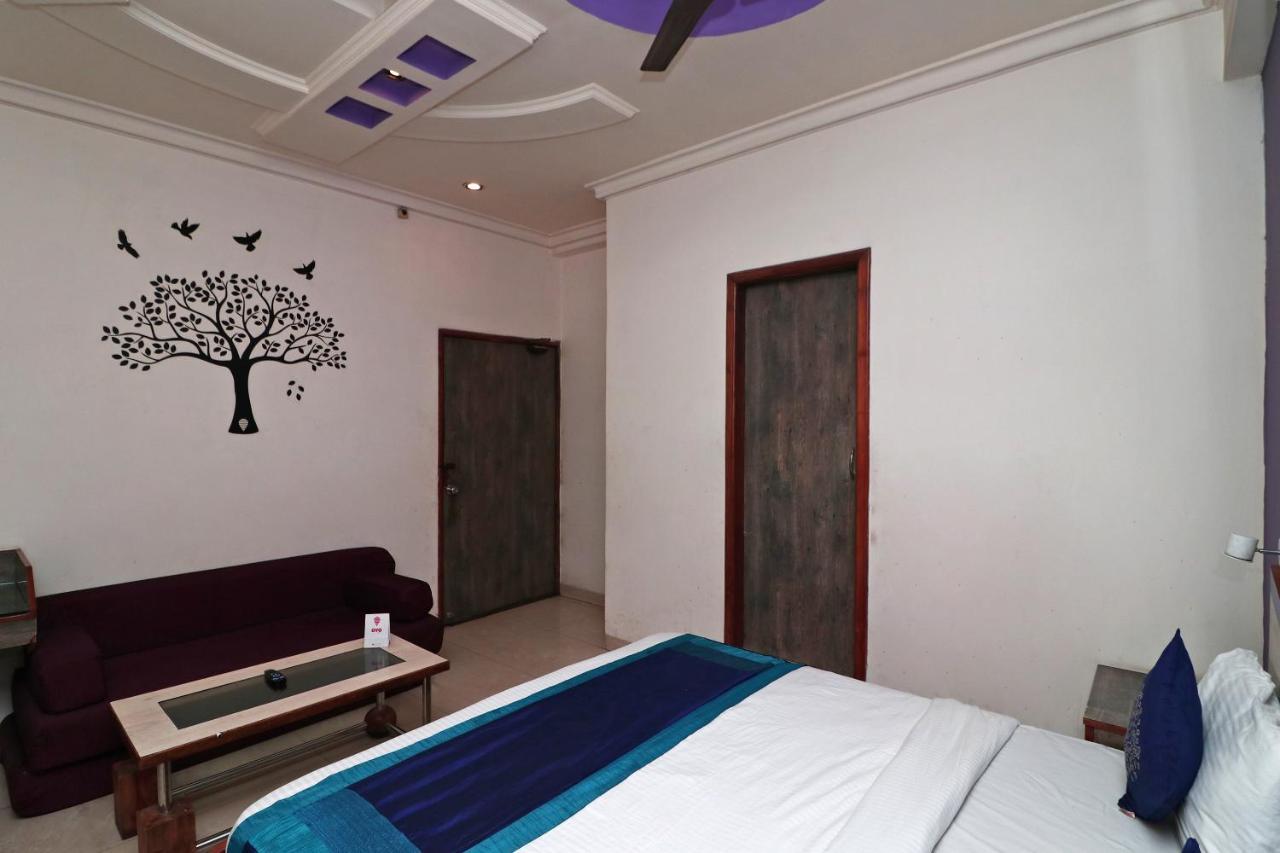 Hotel Deep Kánpur Kültér fotó