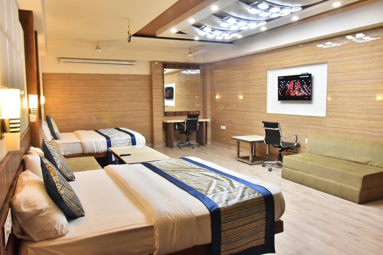 Hotel Deep Kánpur Kültér fotó