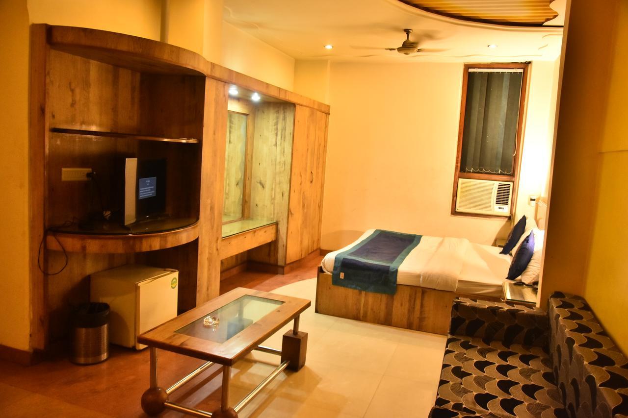 Hotel Deep Kánpur Kültér fotó