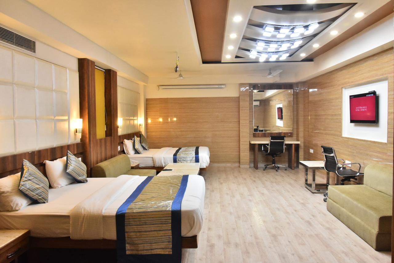Hotel Deep Kánpur Kültér fotó