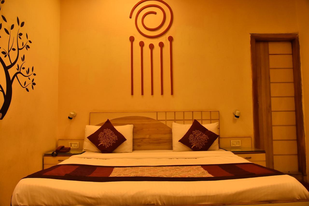 Hotel Deep Kánpur Kültér fotó