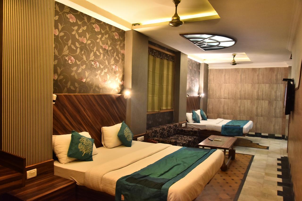 Hotel Deep Kánpur Kültér fotó