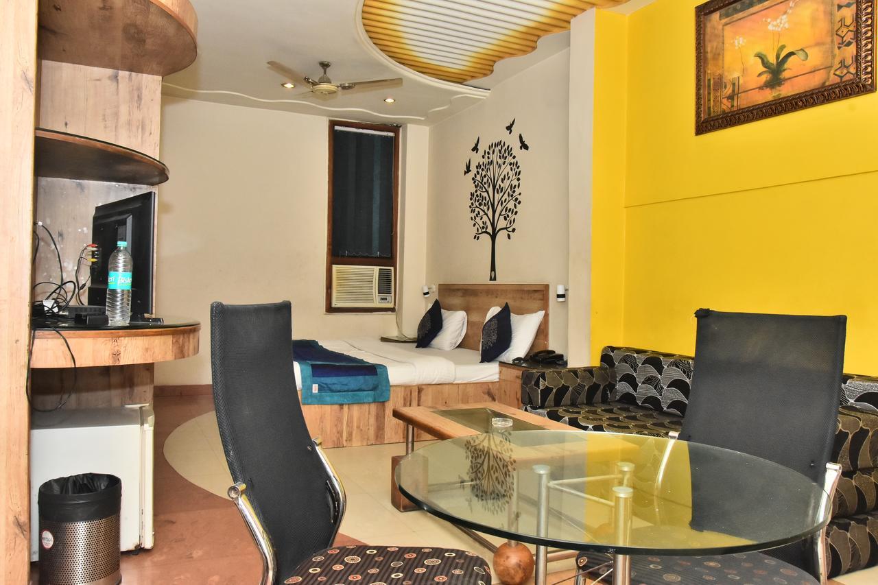 Hotel Deep Kánpur Kültér fotó