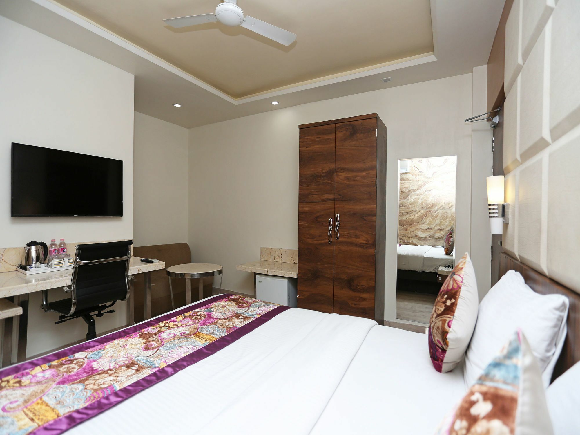 Hotel Deep Kánpur Kültér fotó
