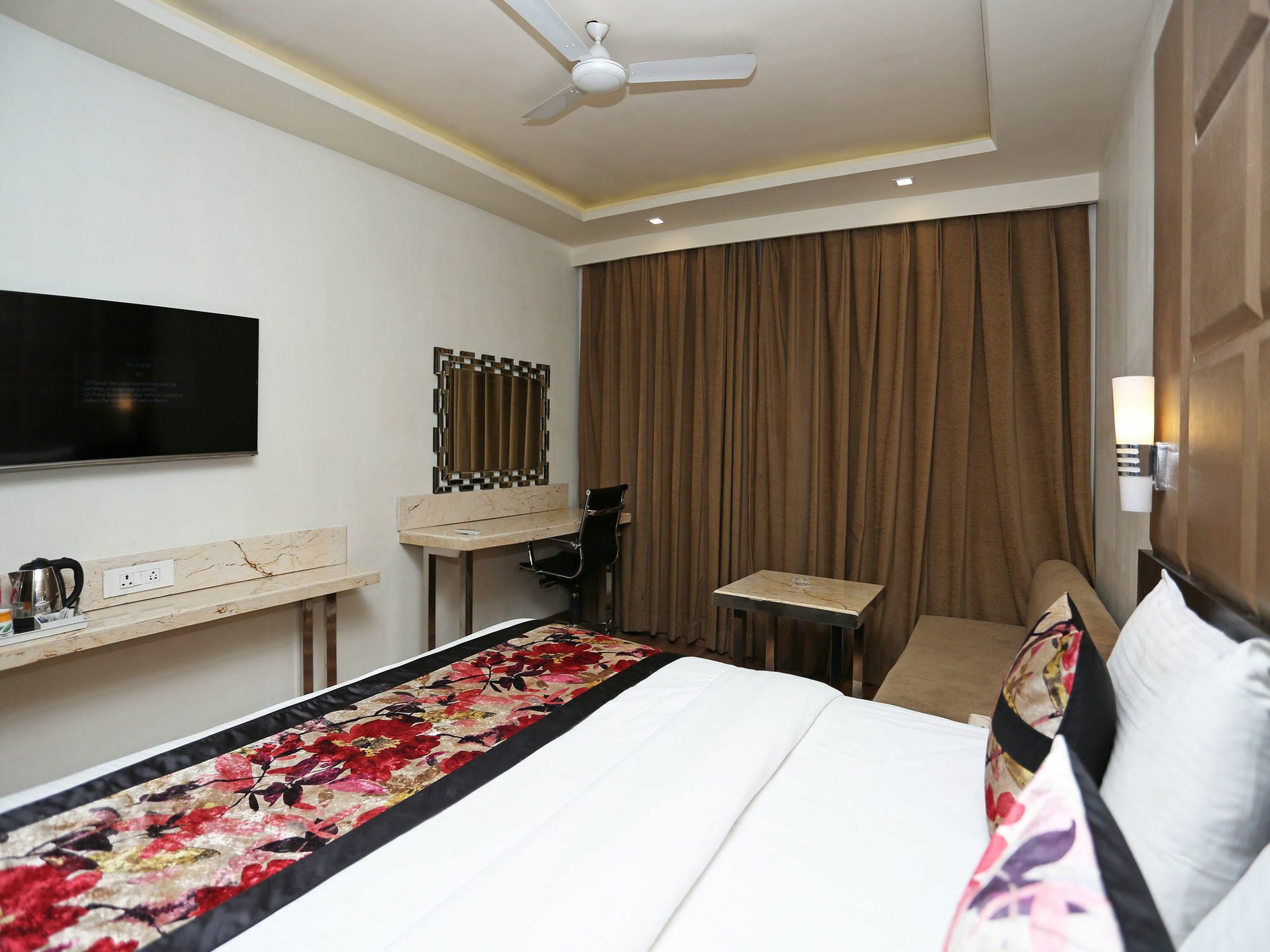 Hotel Deep Kánpur Kültér fotó