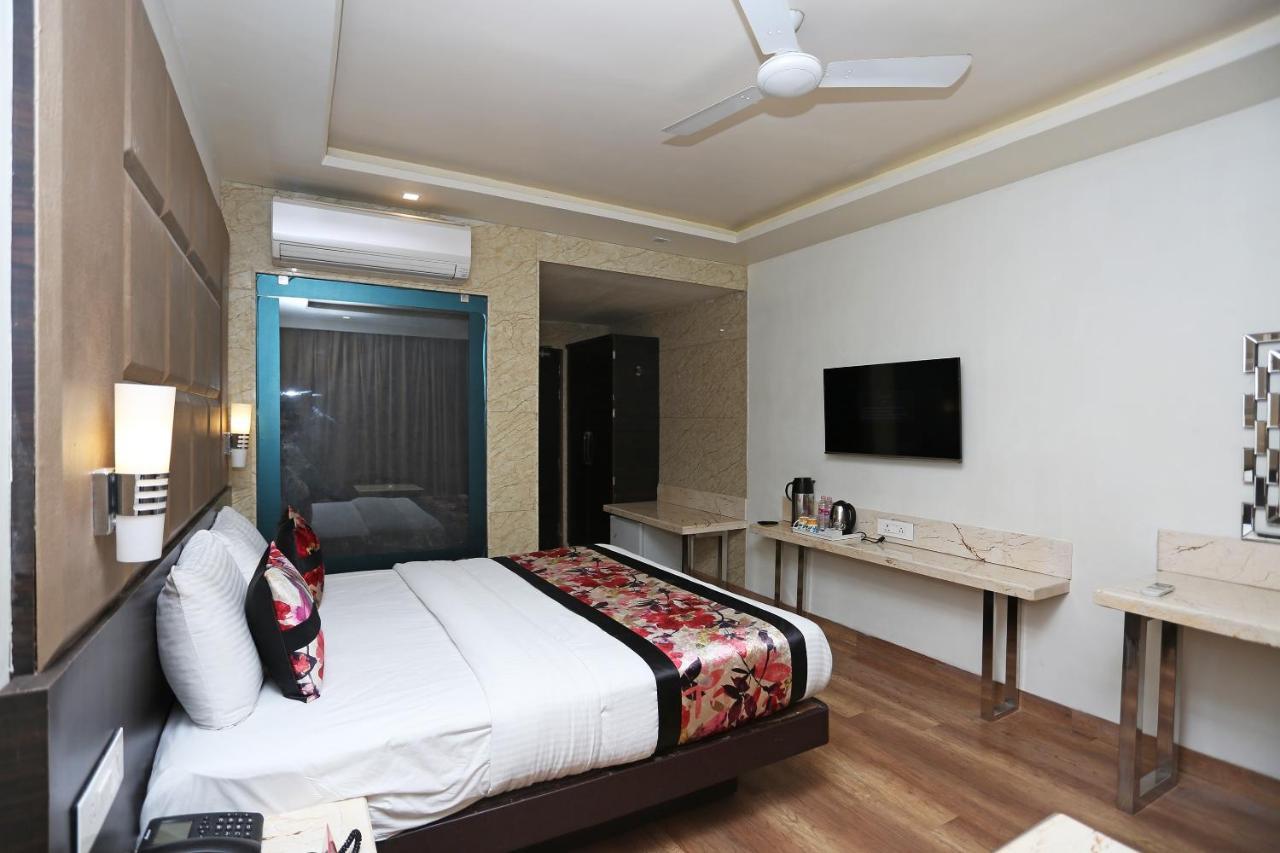 Hotel Deep Kánpur Kültér fotó