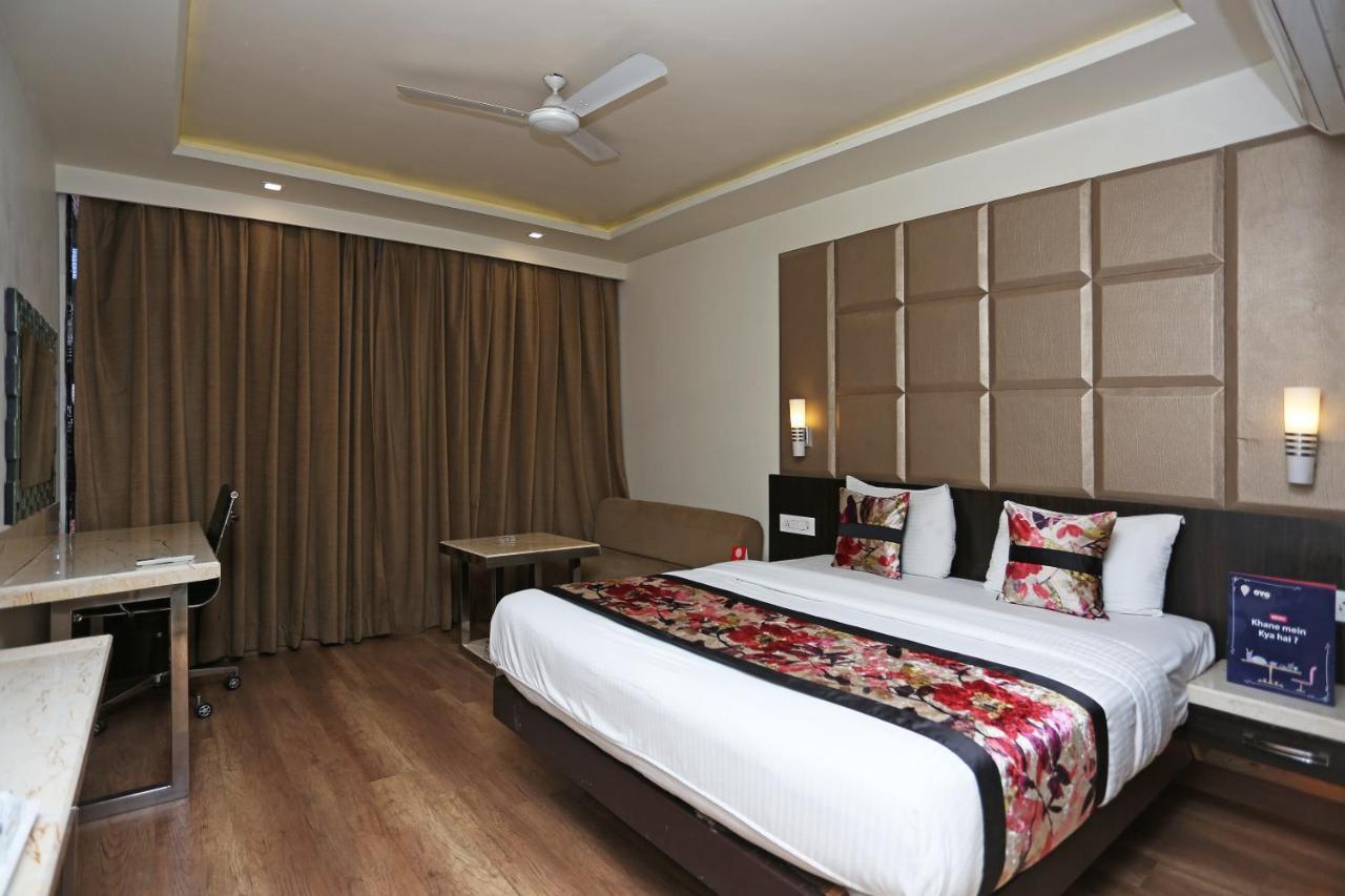 Hotel Deep Kánpur Kültér fotó